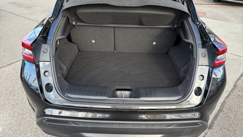 Nissan Juke 1.0 DiG-T N-Connecta 5dr Petrol Hatchback